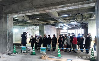 「東山小学校卒業生、新校舎の壁に想いを刻む現場見学会」開催①