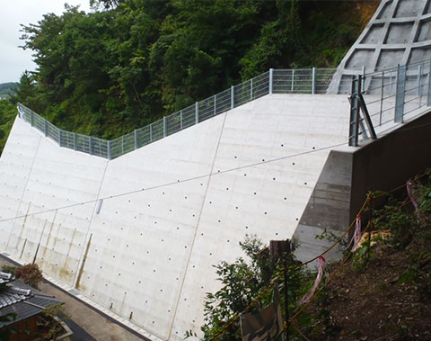 弥生町急傾斜地崩壊対策工事