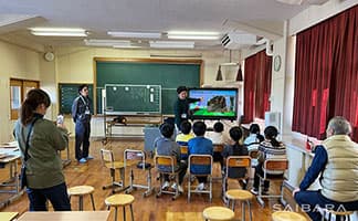 市道利岡田野川藤線道路改良工事の現場にて、利岡小学校全校生徒による思い出づくりイベント開催①